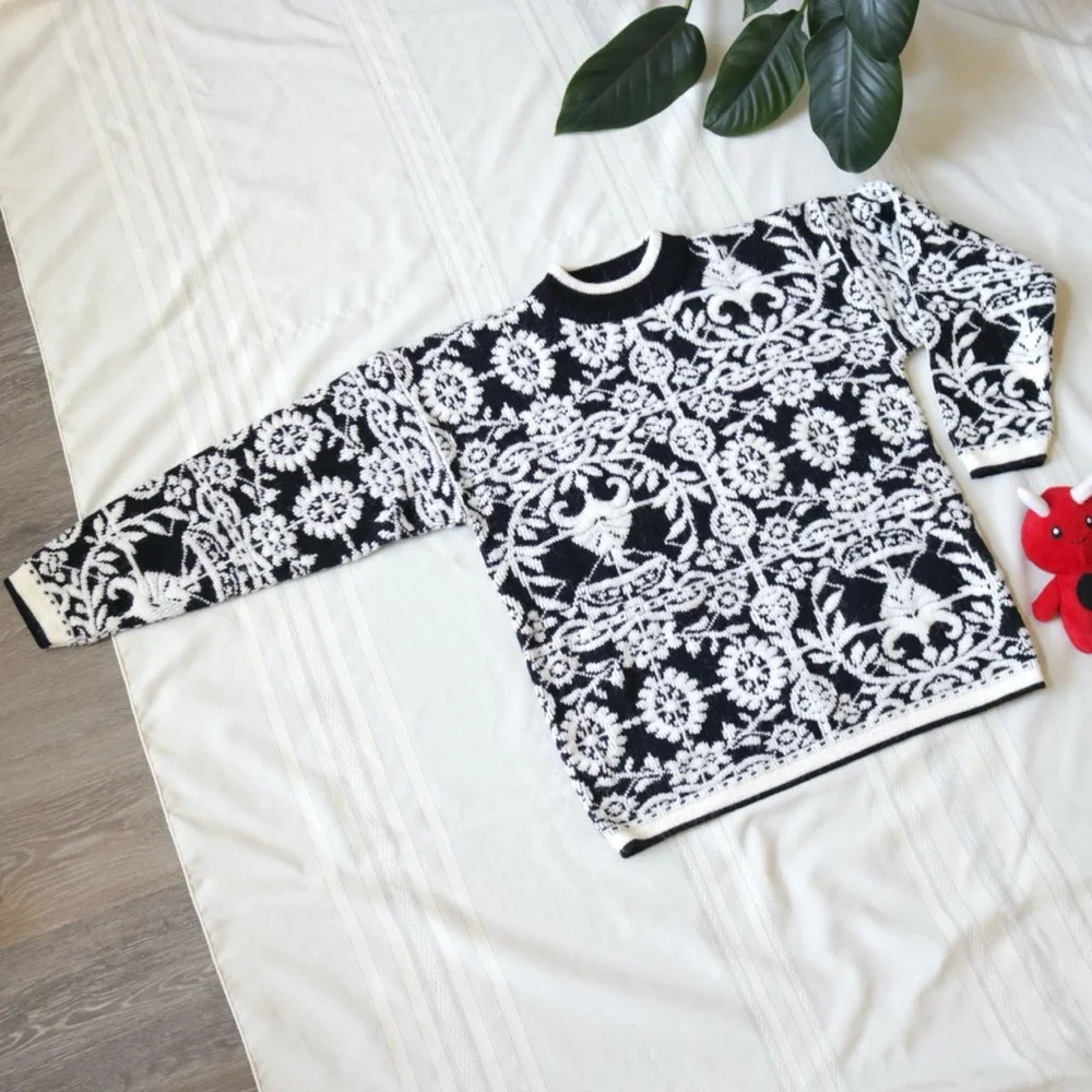 Black and white royal damask patterned sweater - Picture 2 of 8